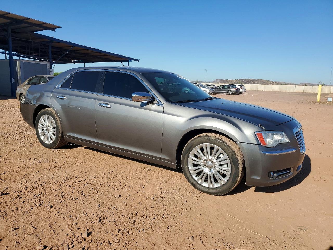 2011 CHRYSLER 300C — Фото 4 из 12