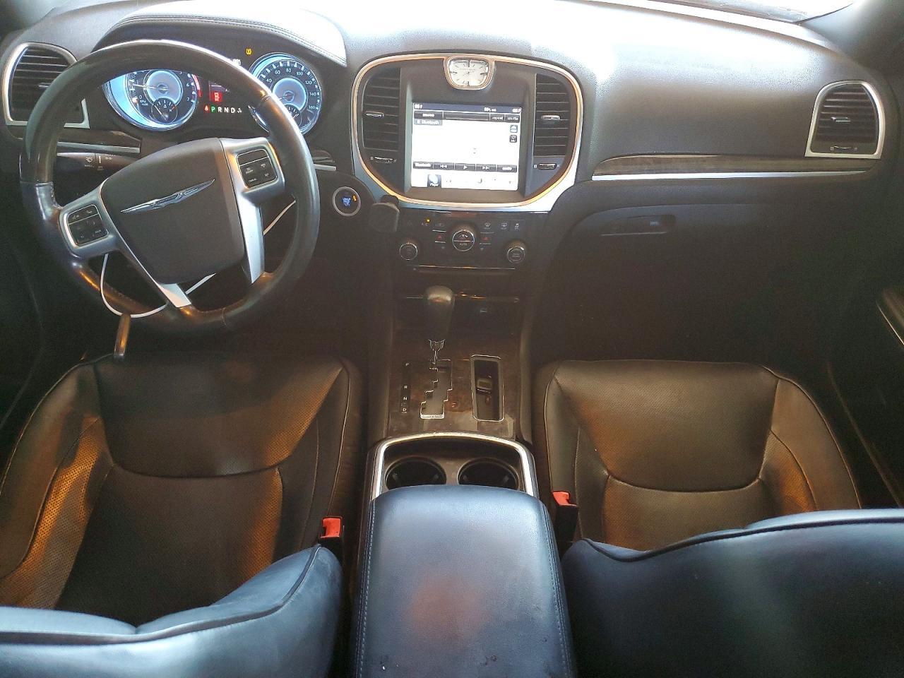 2011 CHRYSLER 300C — Фото 8 из 12