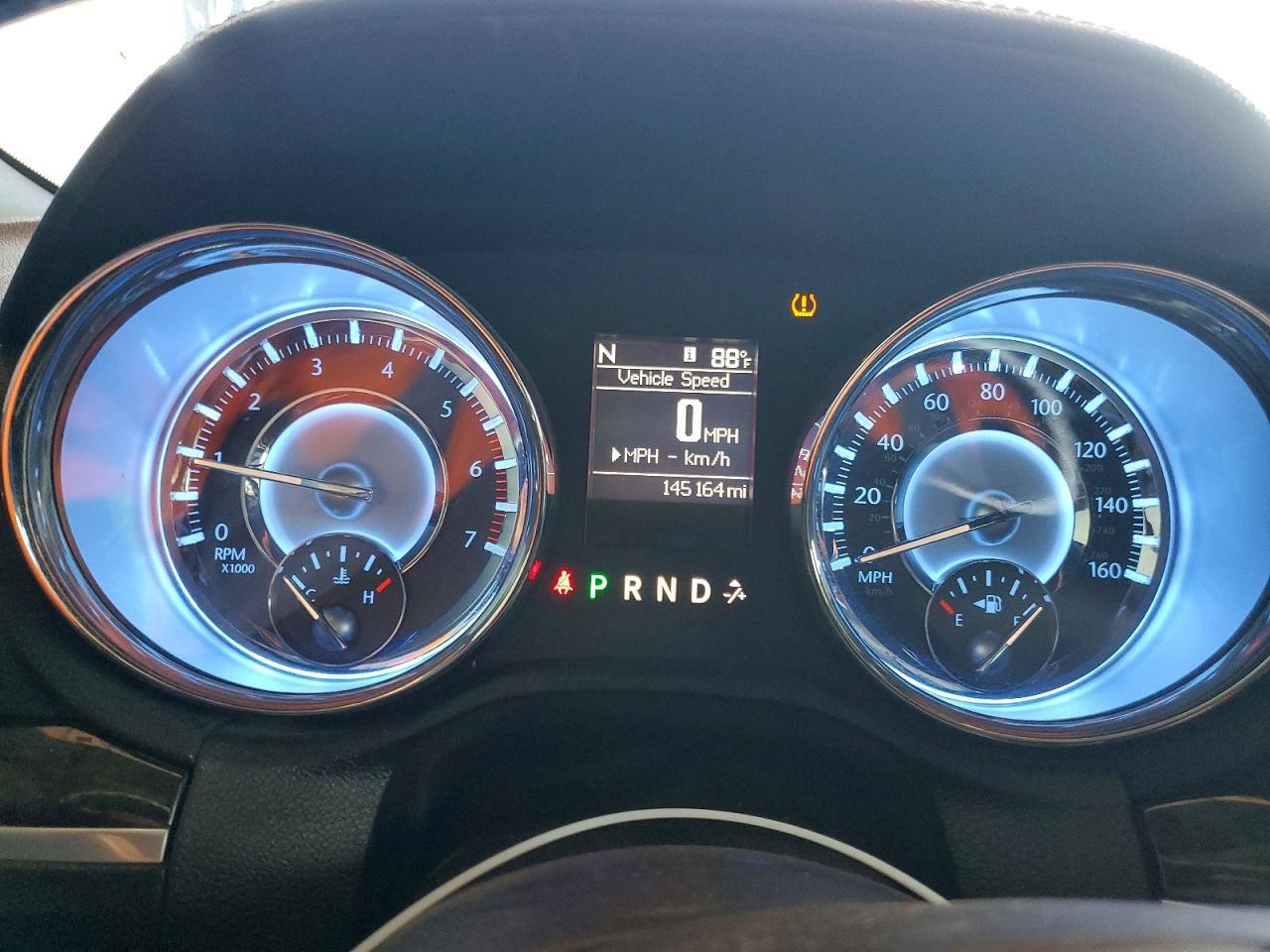 2011 CHRYSLER 300C — Фото 9 из 12