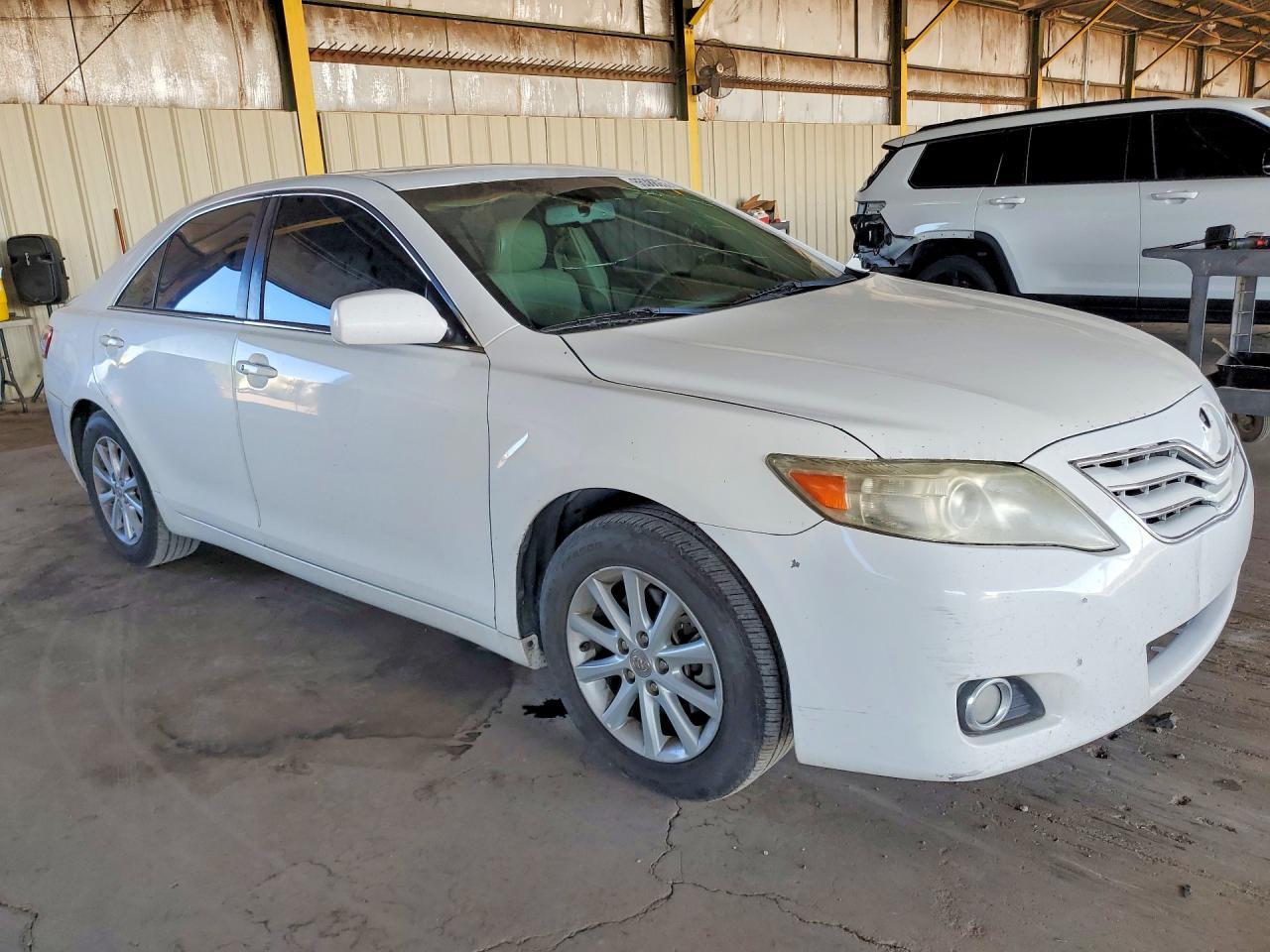 2010 TOYOTA CAMRY XLE V6 — Фото 4 из 12