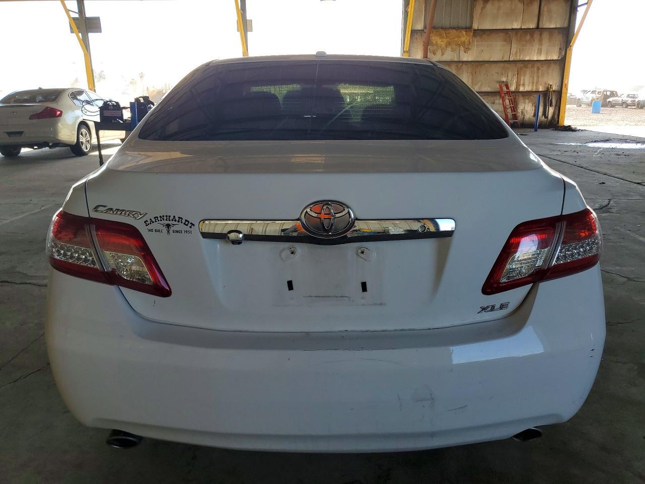 2010 TOYOTA CAMRY XLE V6 — Фото 6 из 12