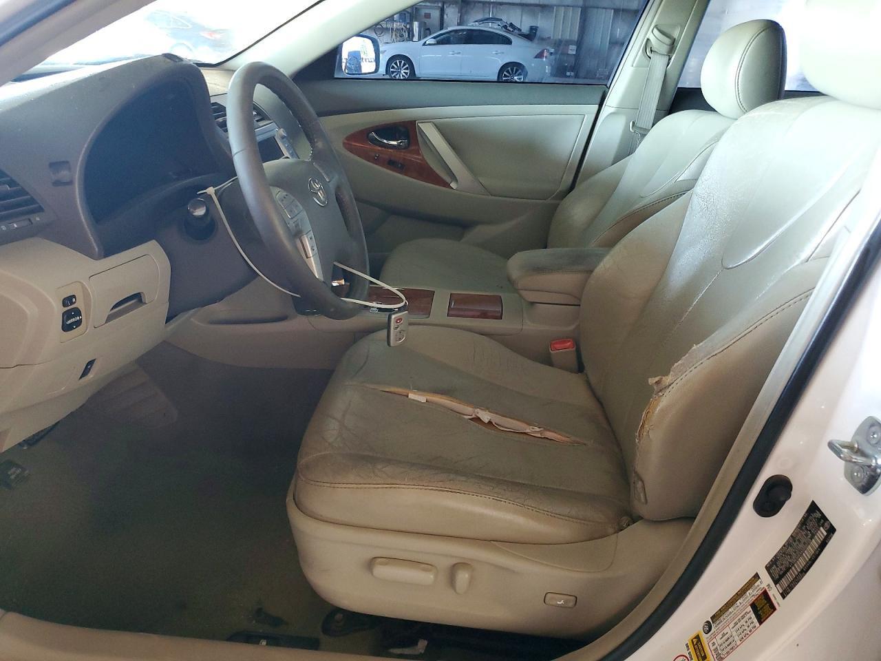 2010 TOYOTA CAMRY XLE V6 — Фото 7 из 12