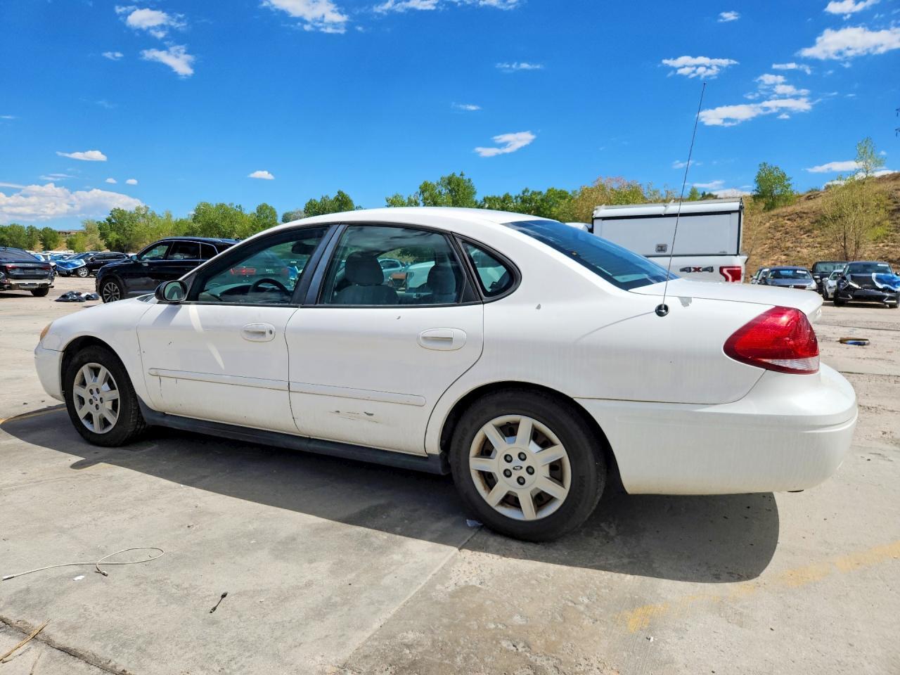 1FAFP53224G178950 2004 FORD TAURUS photo no. 2