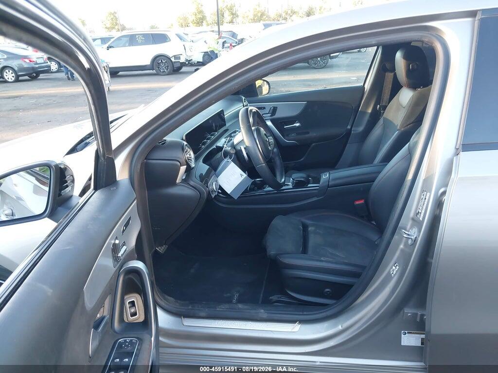 WDD3G4EB9KW017525 2019 MERCEDES-BENZ A 220 photo no. 5