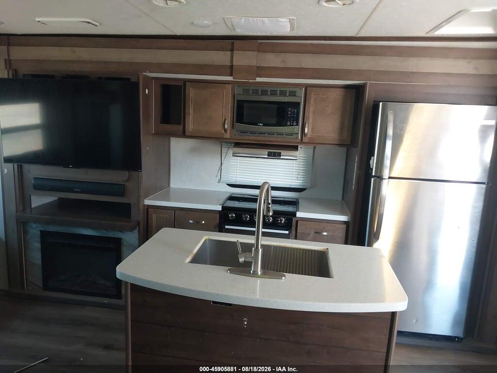 58TBH0BT1K3YA3059 2019 HIGHLAND RIDGE RV SILVERSTAR photo no. 8