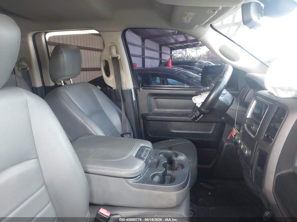 1C6RR6FG5KS546439 2019 RAM 1500 CLASSIC photo no. 5