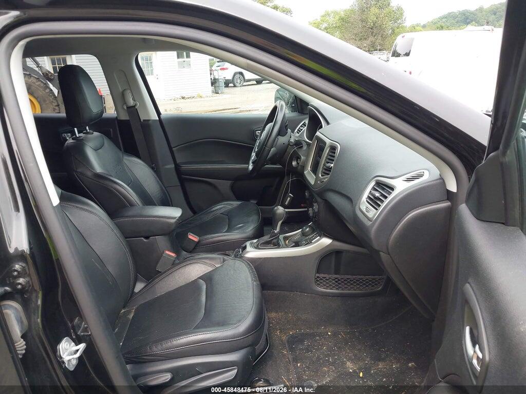 3C4NJDCB8KT690769 2019 JEEP COMPASS photo no. 5