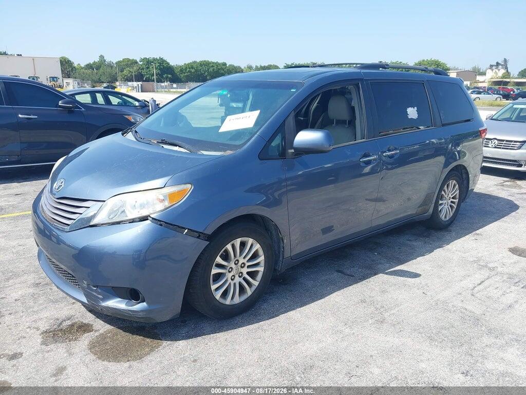 5TDYK3DC7FS596300 2015 TOYOTA SIENNA photo no. 2