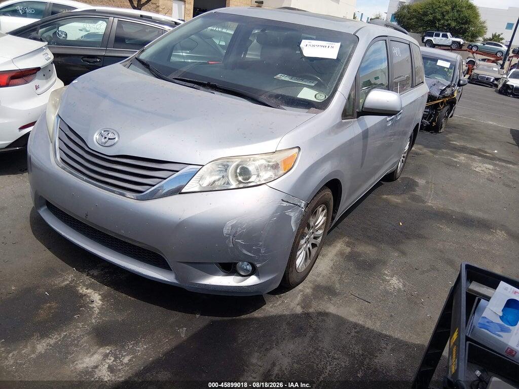 5TDYK3DC8FS577321 2015 TOYOTA SIENNA photo no. 2