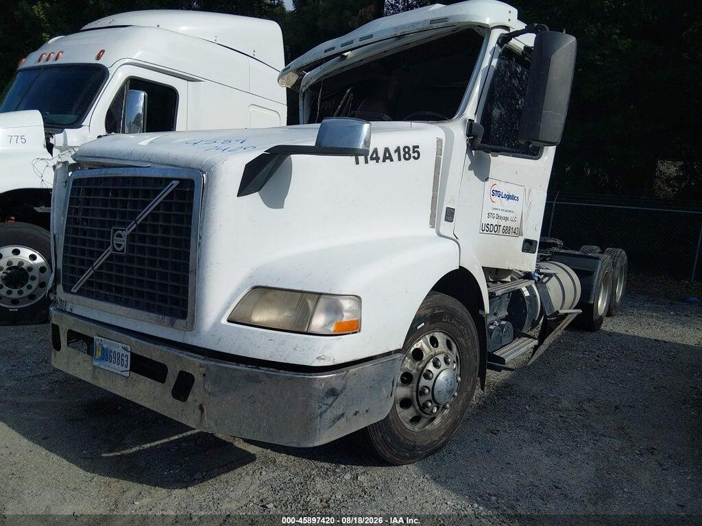 4V4MC9EH2FN919297 2015 VOLVO VN photo no. 2
