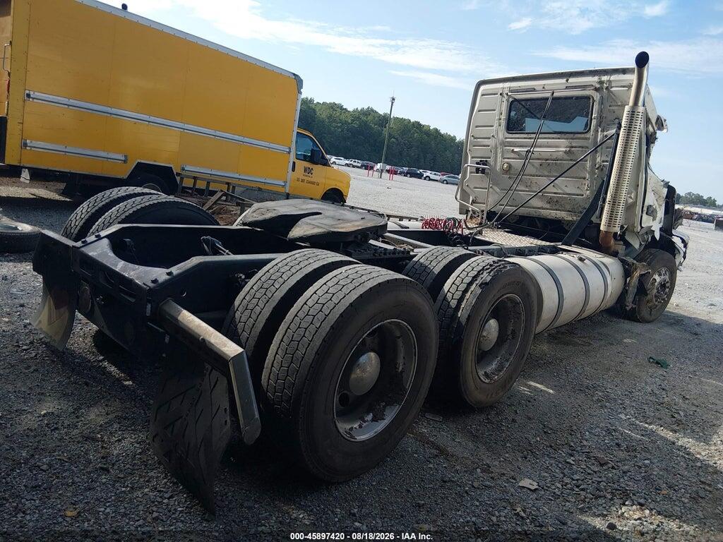 4V4MC9EH2FN919297 2015 VOLVO VN photo no. 4