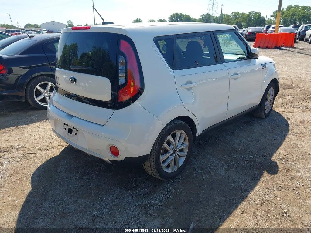 KNDJP3A55J7904656 2018 KIA SOUL photo no. 4