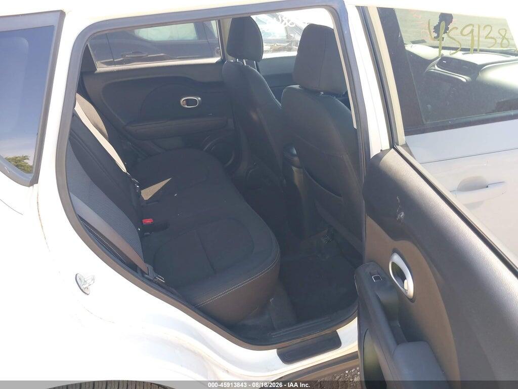 KNDJP3A55J7904656 2018 KIA SOUL photo no. 8