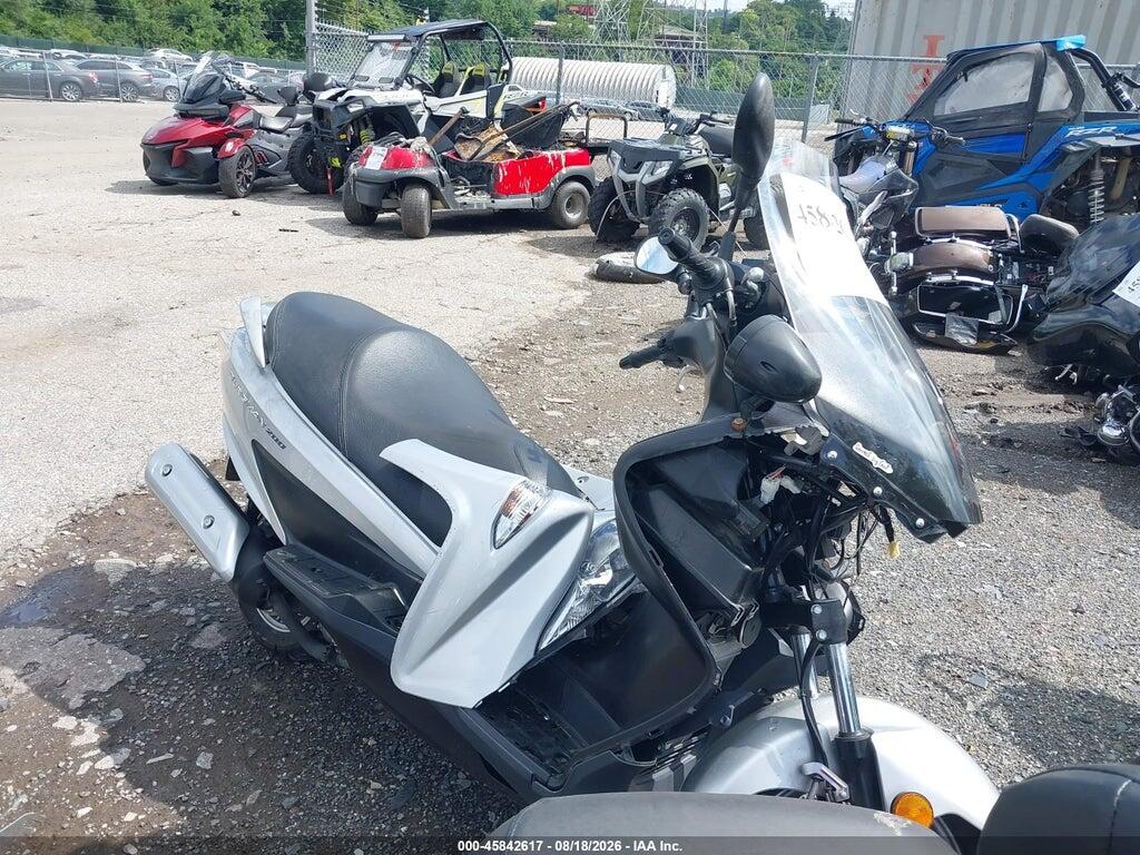 MLCCH41A7E1600071 2014 SUZUKI UH200 photo no. 1
