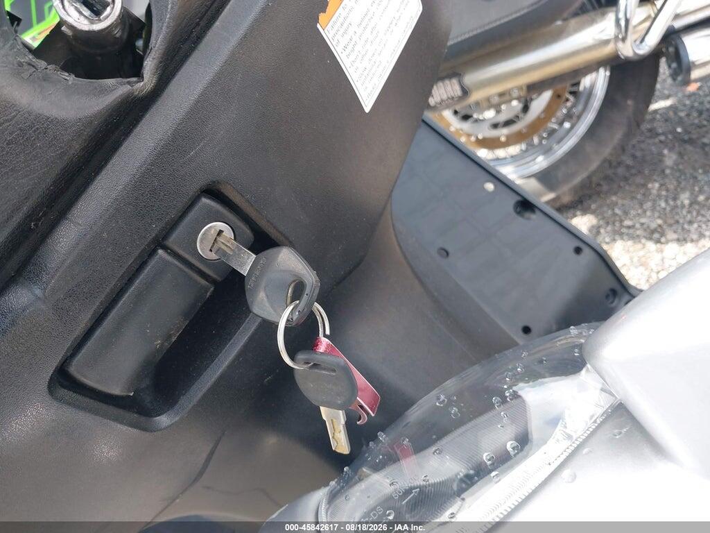 MLCCH41A7E1600071 2014 SUZUKI UH200 photo no. 11