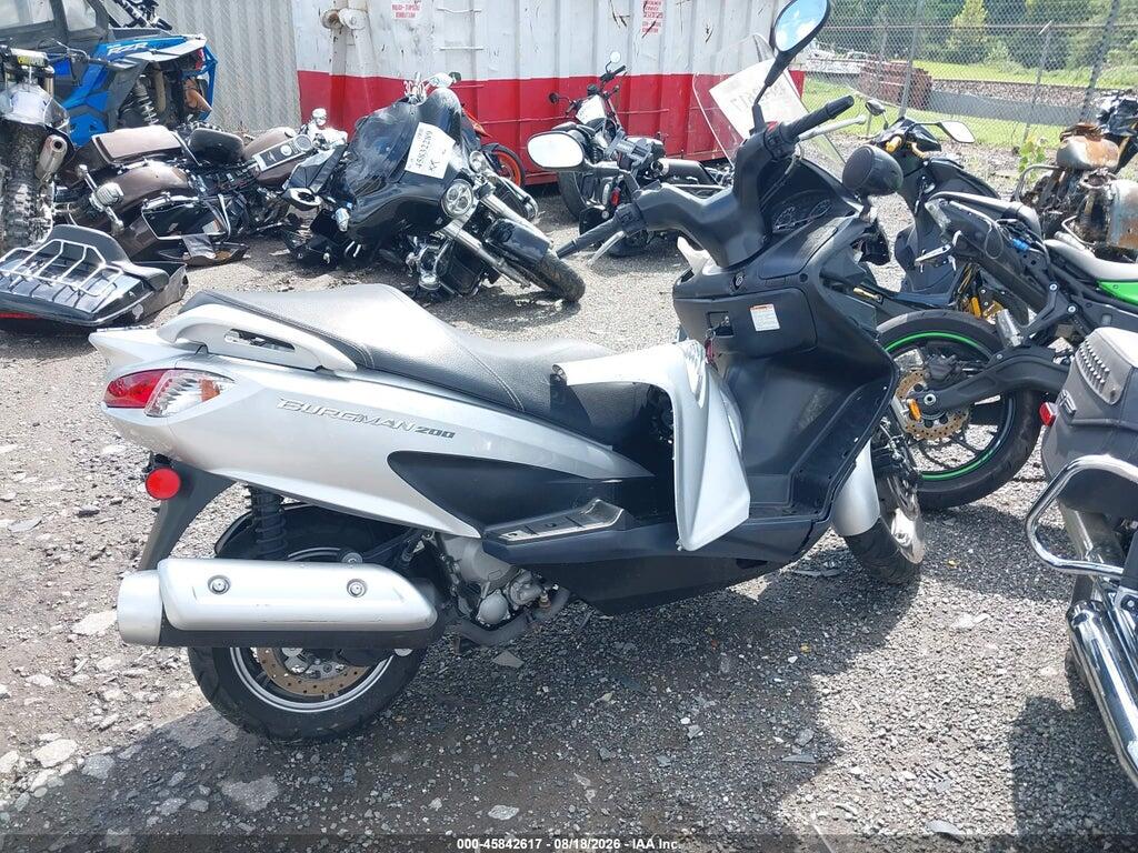 MLCCH41A7E1600071 2014 SUZUKI UH200 photo no. 4