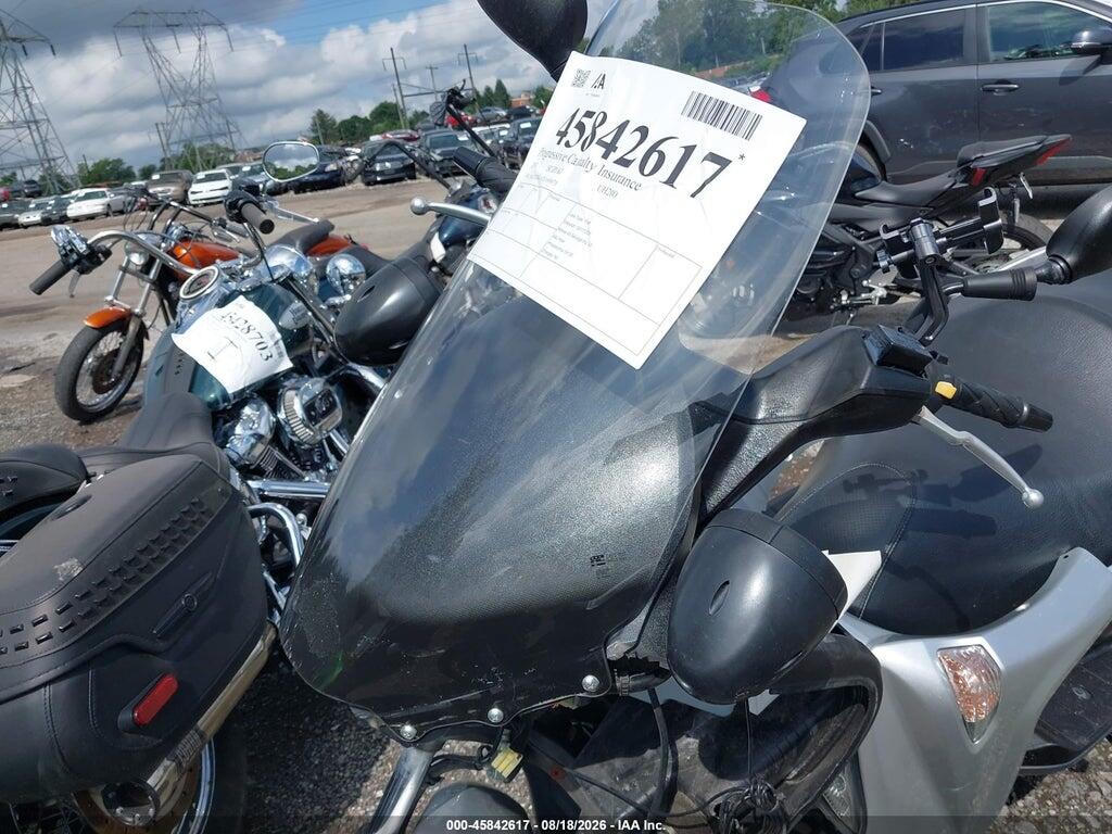 MLCCH41A7E1600071 2014 SUZUKI UH200 photo no. 5