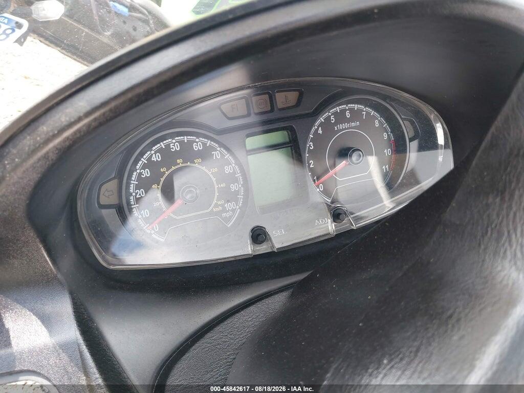 MLCCH41A7E1600071 2014 SUZUKI UH200 photo no. 7