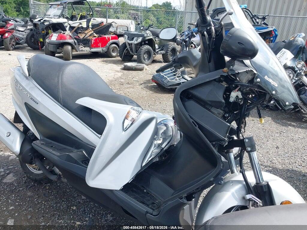 MLCCH41A7E1600071 2014 SUZUKI UH200 photo no. 8