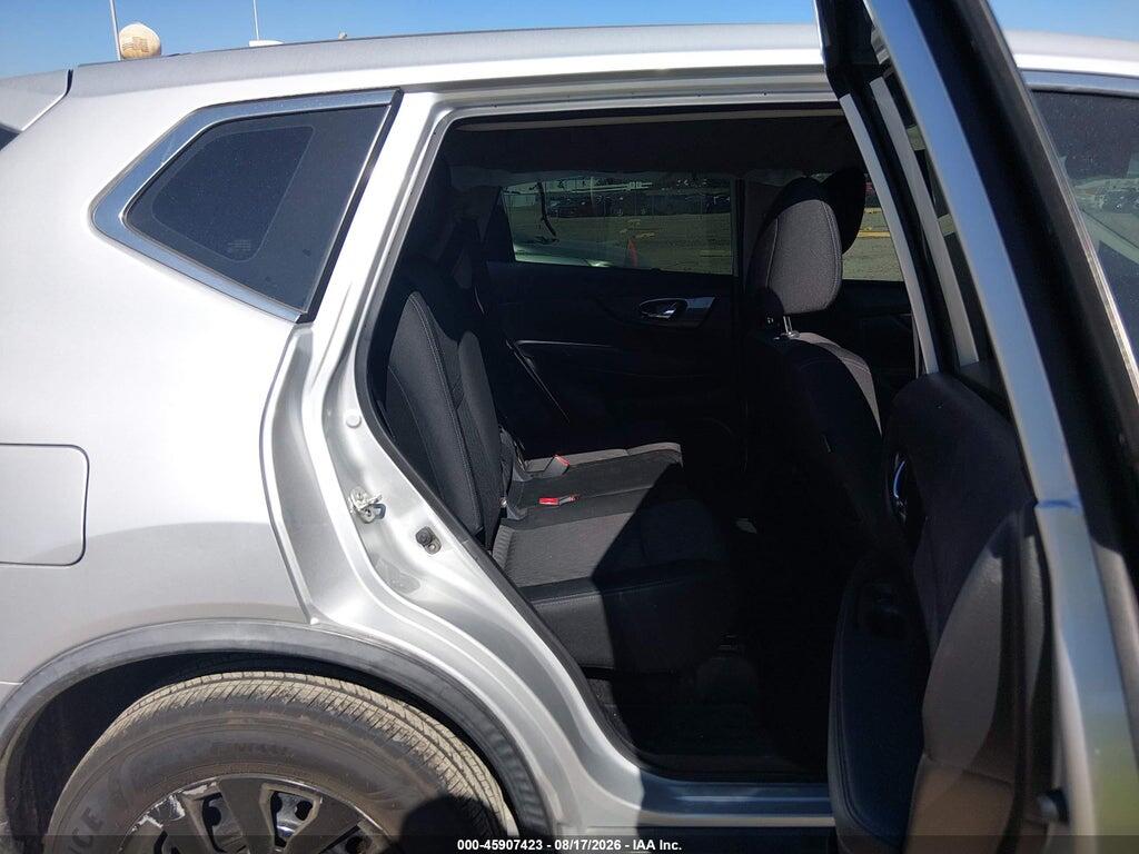 KNMAT2MT6JP570640 2018 NISSAN ROGUE photo no. 8