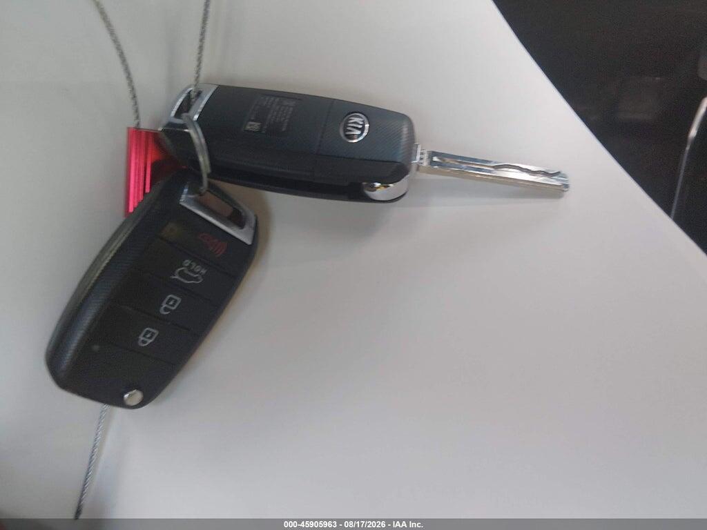 KNDJN2A2XJ7545620 2018 KIA SOUL photo no. 11