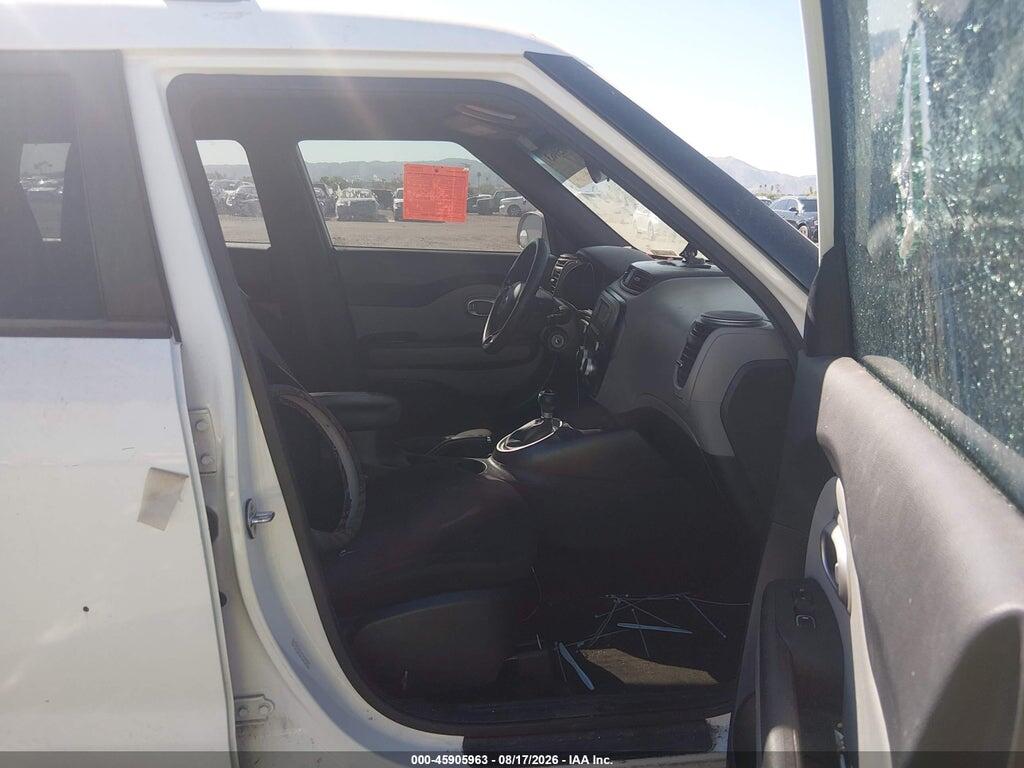 KNDJN2A2XJ7545620 2018 KIA SOUL photo no. 5