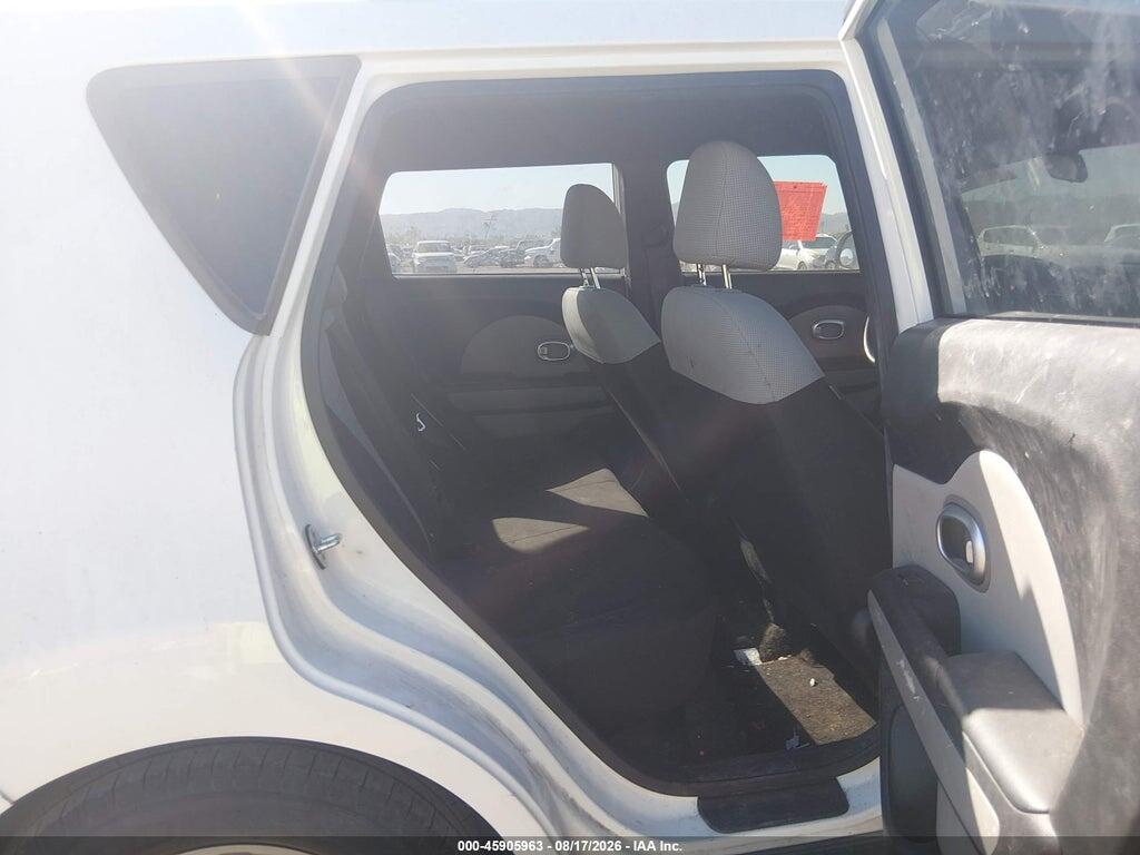 KNDJN2A2XJ7545620 2018 KIA SOUL photo no. 8
