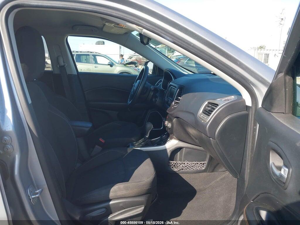 3C4NJDAB9JT132088 2018 JEEP COMPASS photo no. 5