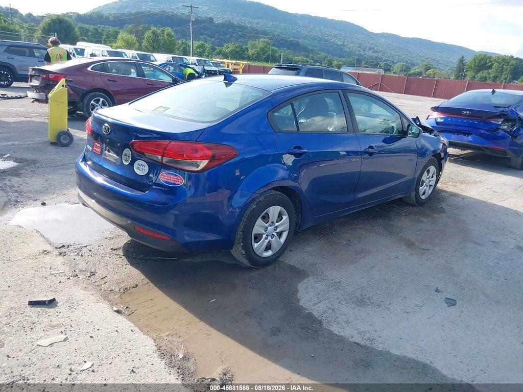 3KPFK4A73JE273207 2018 KIA FORTE photo no. 4
