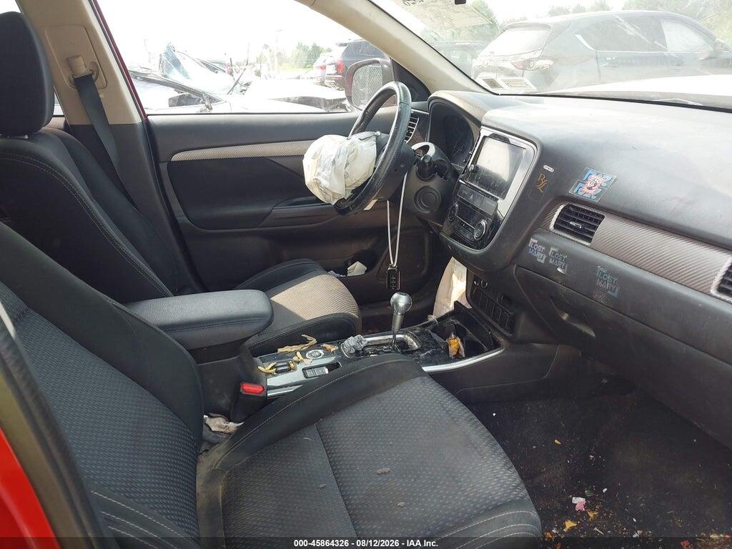 JA4AZ3A33JZ067865 2018 MITSUBISHI OUTLANDER photo no. 5
