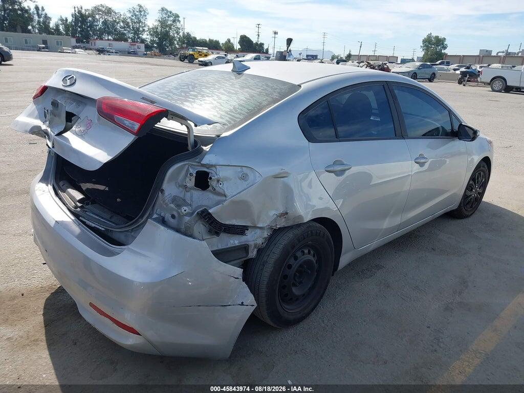 3KPFK4A78JE258301 2018 KIA FORTE photo no. 4