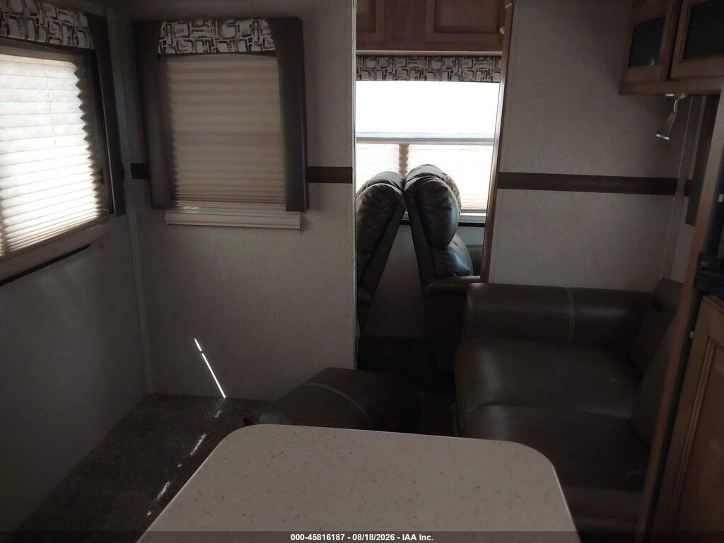 4X4TRLH23J1879400 2018 FOREST RIVER ROCKWOOD photo no. 8