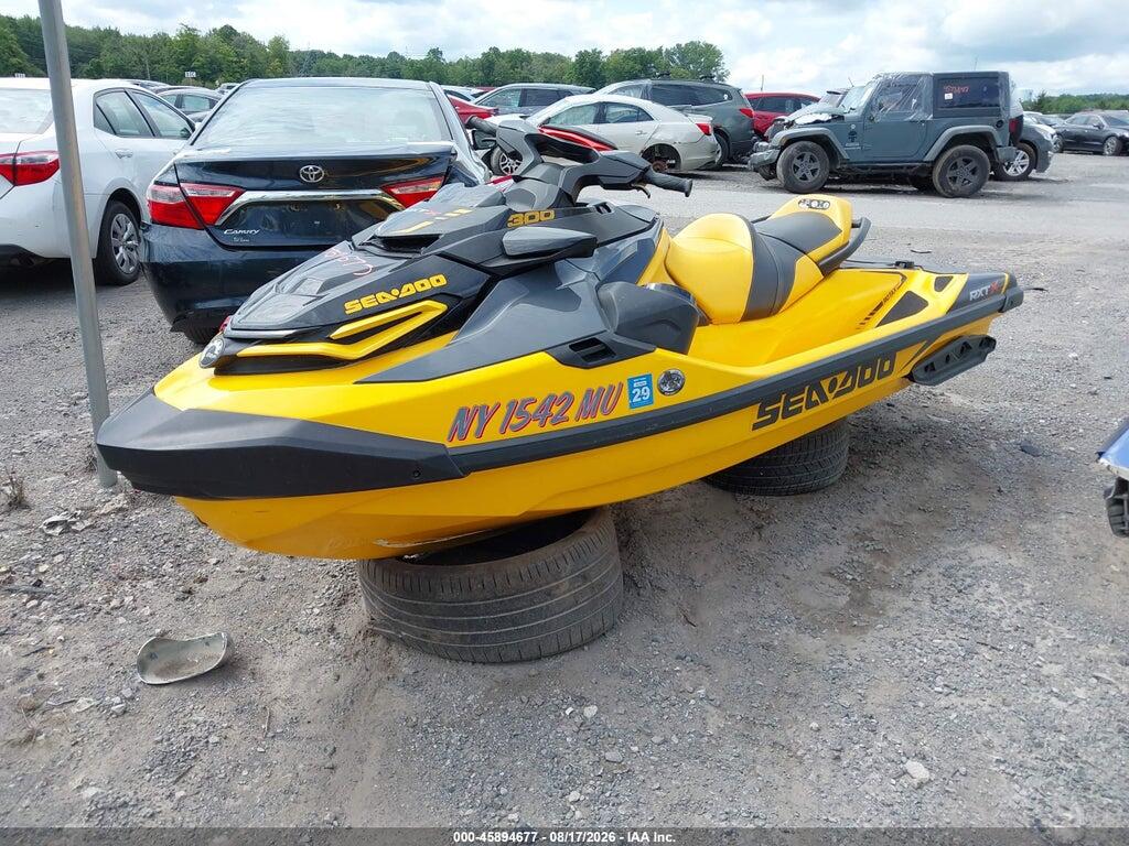 00000YDVB4482F222 2022 SEADOO RXT-X 300 photo no. 2