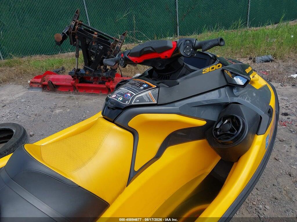 00000YDVB4482F222 2022 SEADOO RXT-X 300 photo no. 5