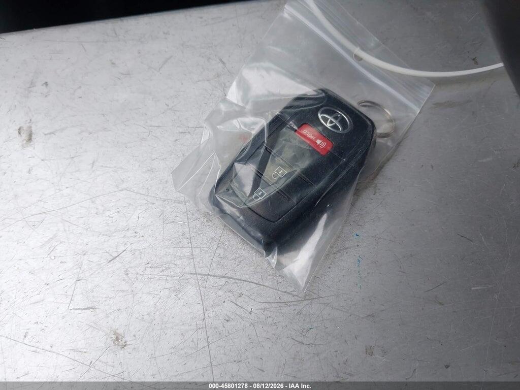 7MUCAABG9NV032000 2022 TOYOTA COROLLA CROSS photo no. 11