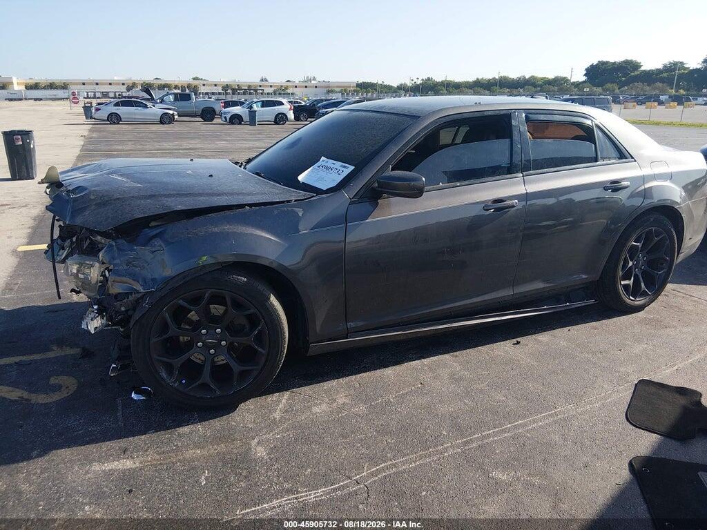 2C3CCABG0LH158542 2020 CHRYSLER 300 photo no. 2