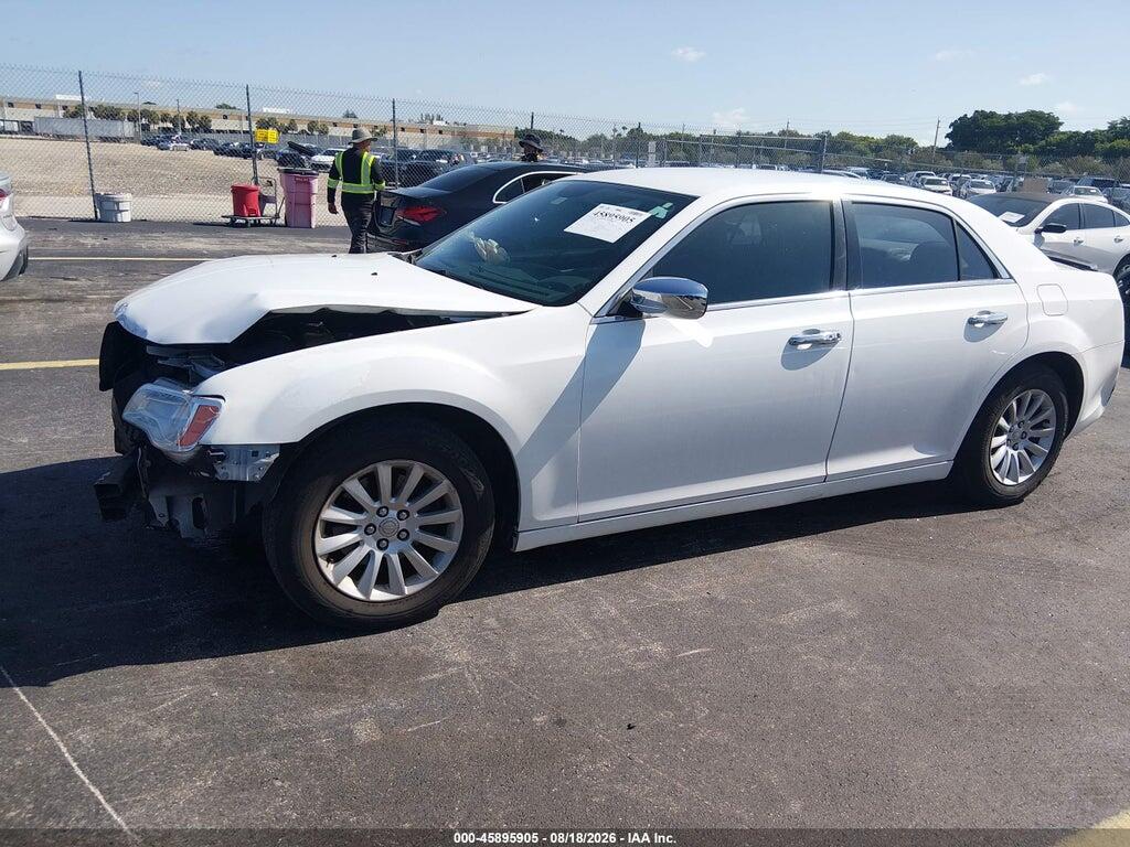 2C3CCAAG7DH659110 2013 CHRYSLER 300 photo no. 2