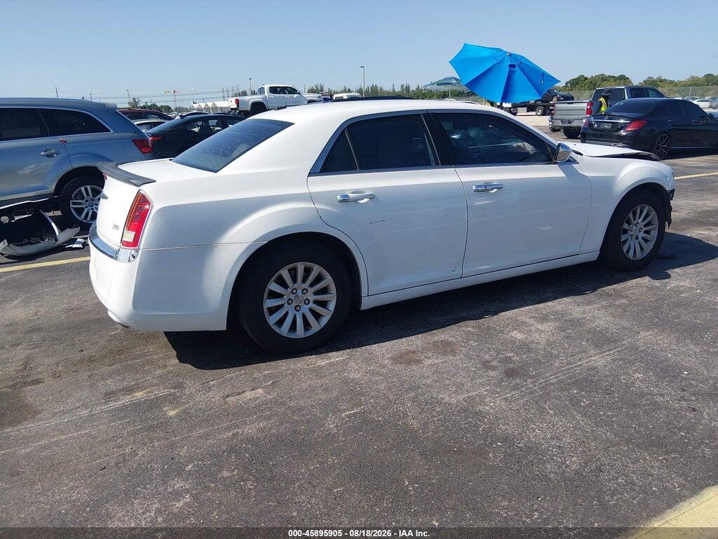 2C3CCAAG7DH659110 2013 CHRYSLER 300 photo no. 4