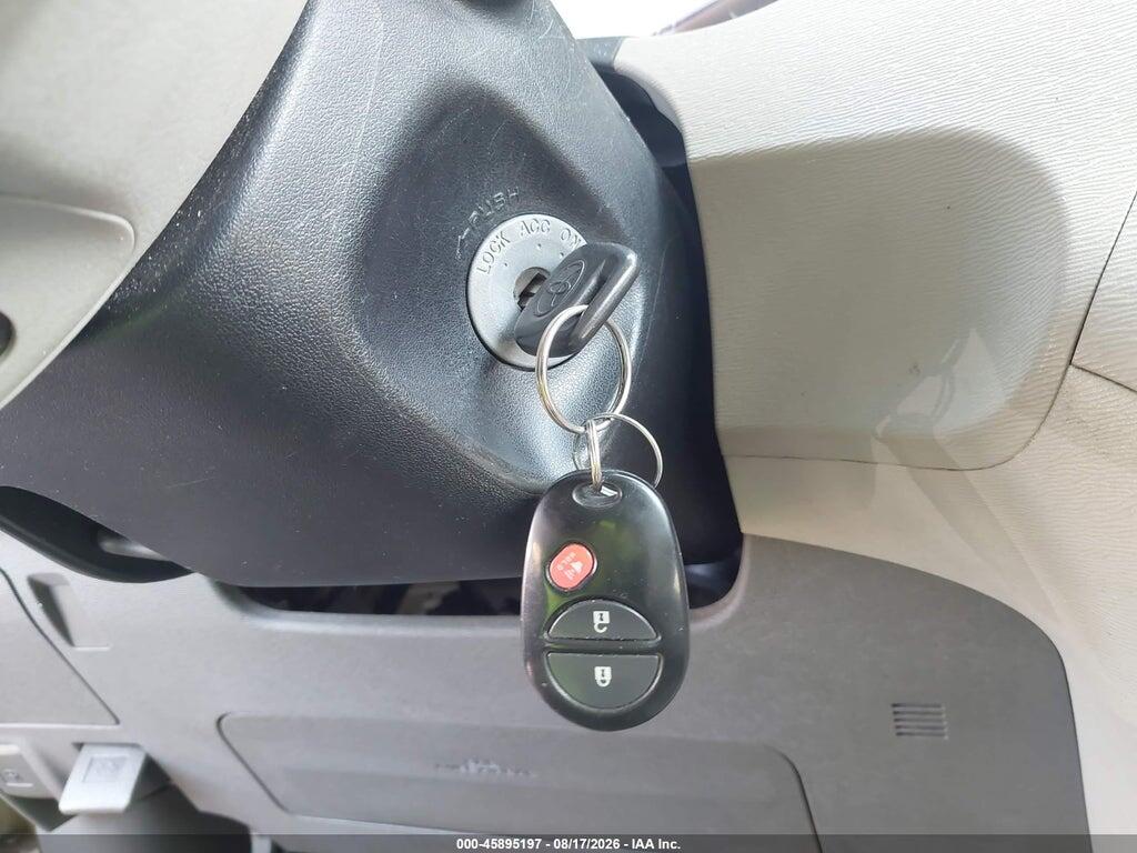 5TDZK3DC5DS355403 2013 TOYOTA SIENNA photo no. 11