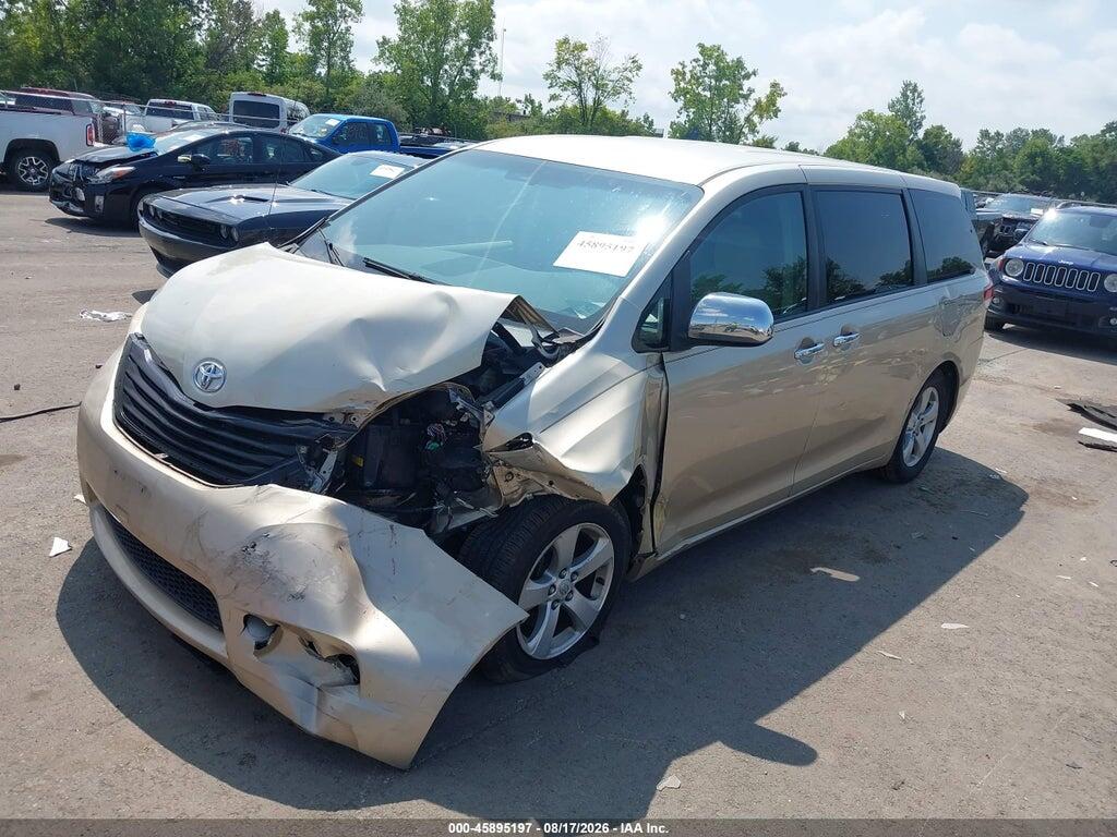 5TDZK3DC5DS355403 2013 TOYOTA SIENNA photo no. 2
