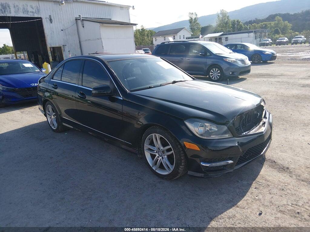 2012 MERCEDES-BENZ C 300 WDDGF8BB5CR203109