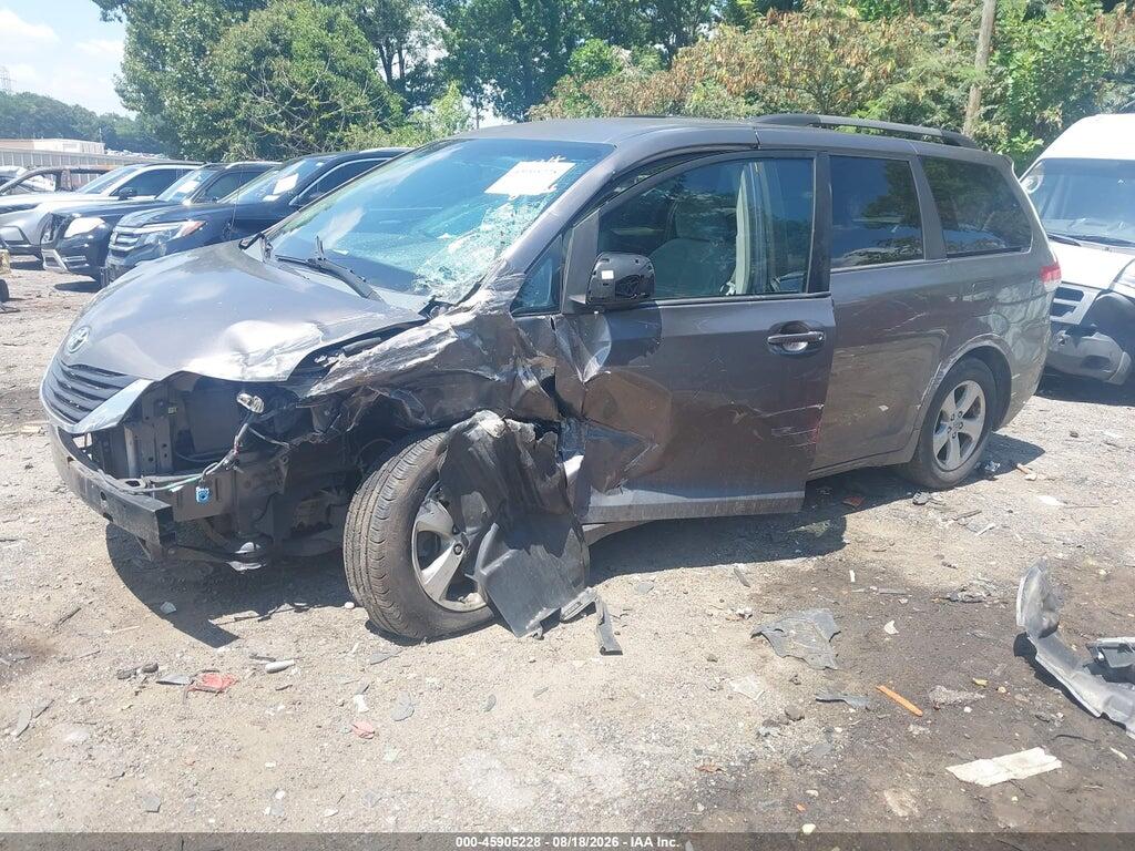 5TDKK3DC8BS143450 2011 TOYOTA SIENNA photo no. 2