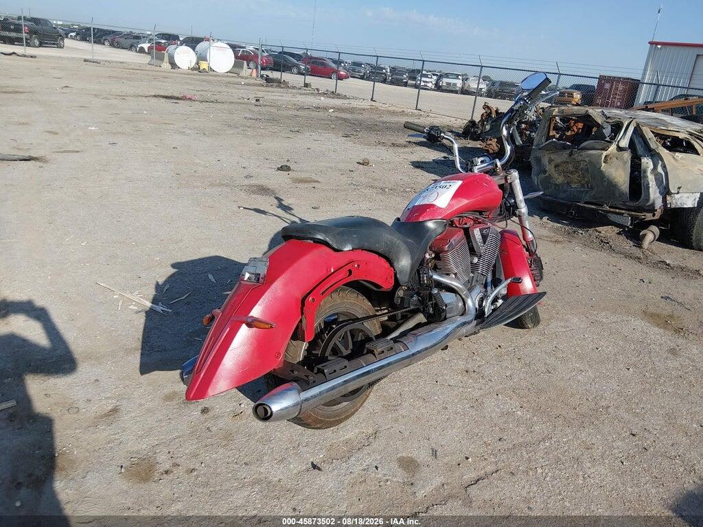 5VPEB36D1A3003387 2010 VICTORY MOTORCYCLES CROSS ROADS photo no. 4