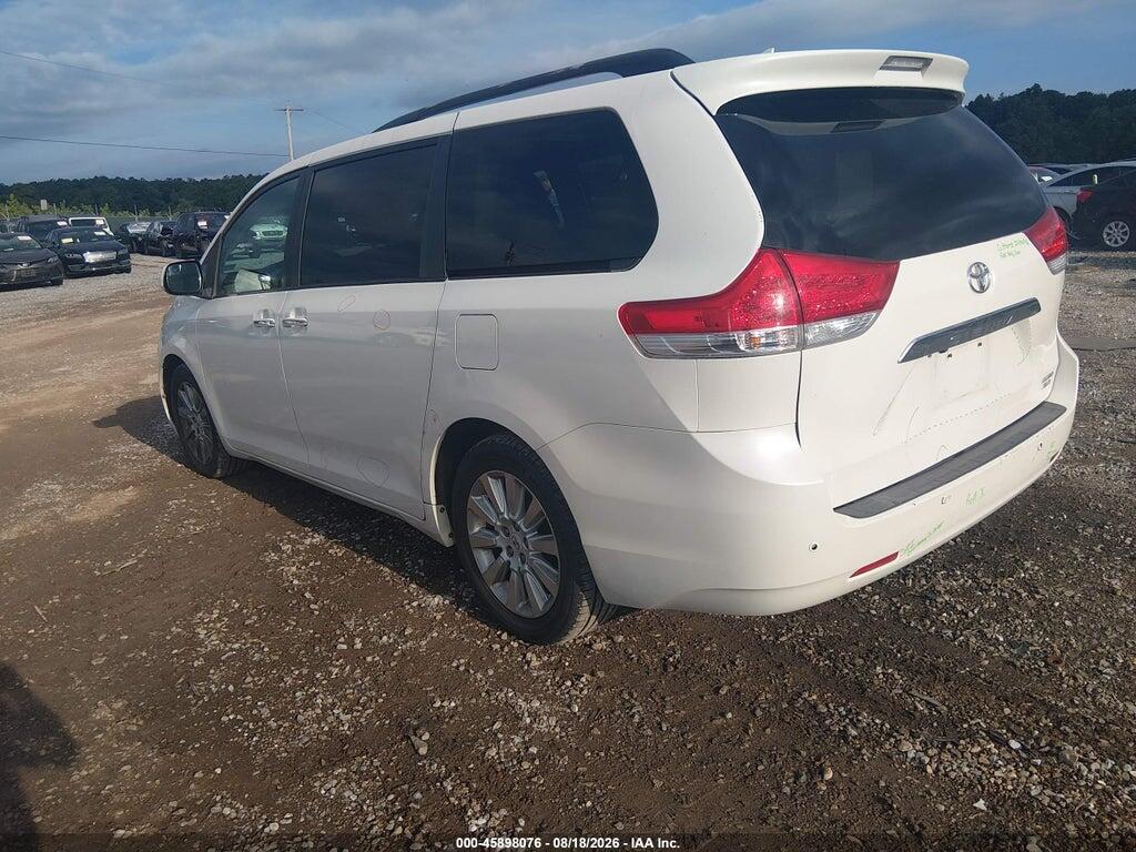 5TDDK3DC8BS023947 2011 TOYOTA SIENNA photo no. 3