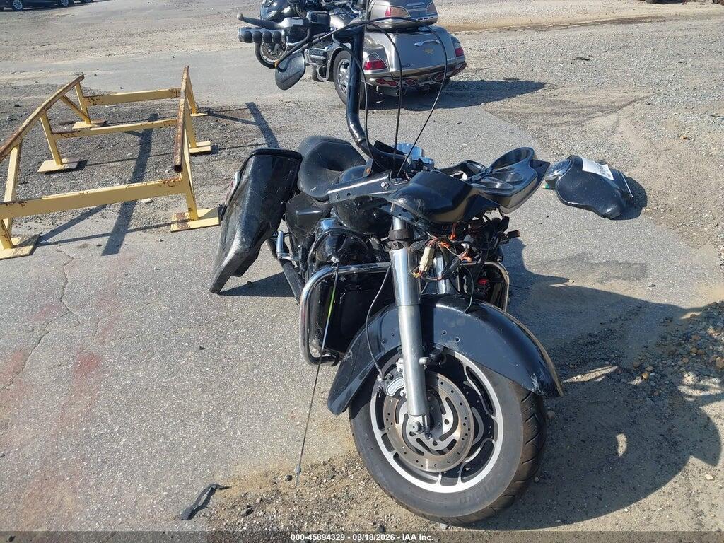2007 HARLEY-DAVIDSON FLHX 1HD1KB4157Y688892