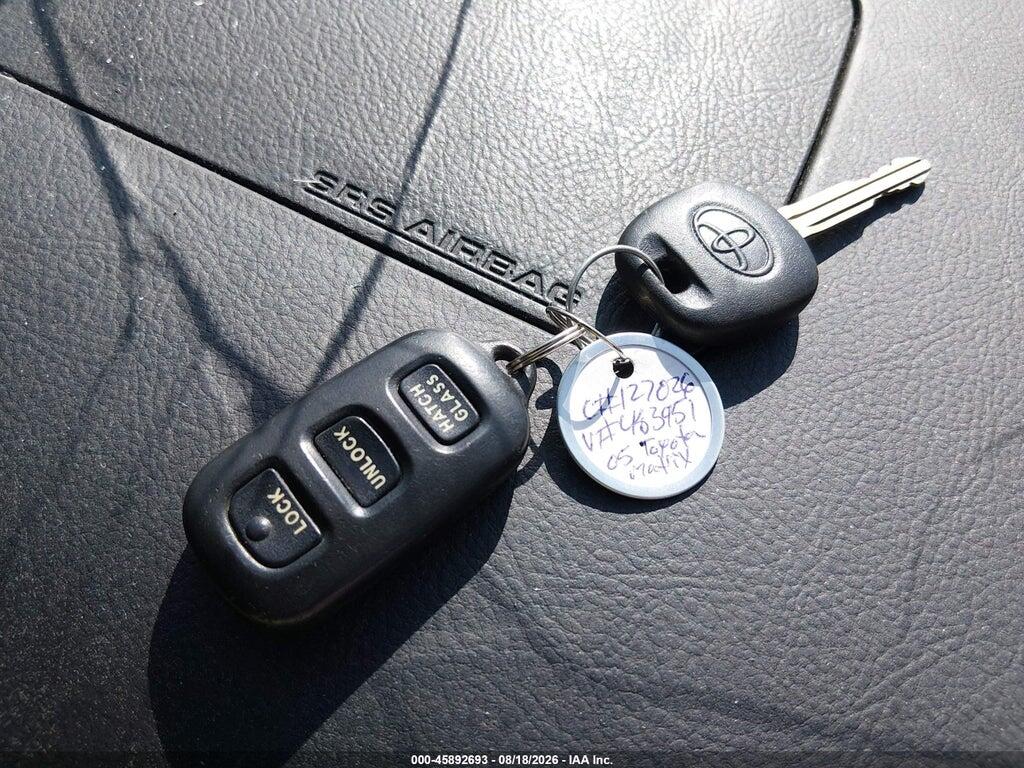 2T1KR32E25C483951 2005 TOYOTA MATRIX photo no. 11