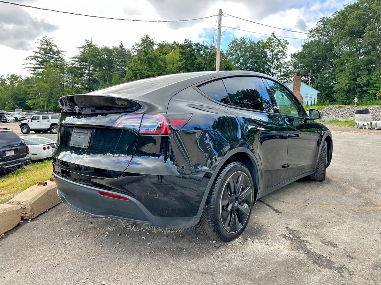 2024 TESLA MODEL Y — Фото 3 из 11