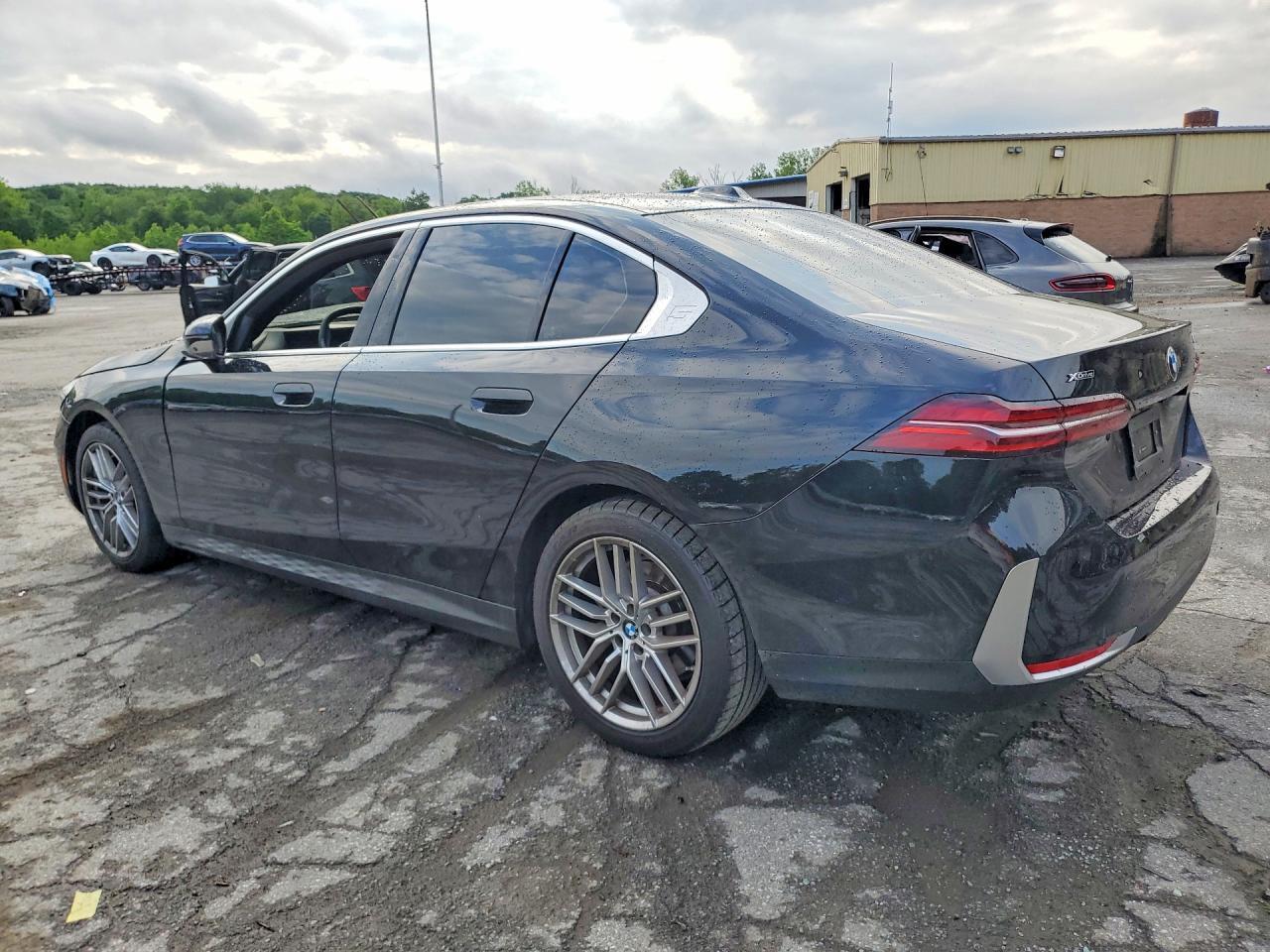 2024 BMW 530 XI — Фото 2 из 12