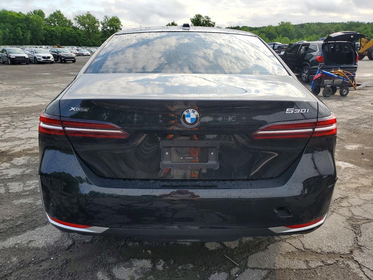 2024 BMW 530 XI — Фото 6 из 12