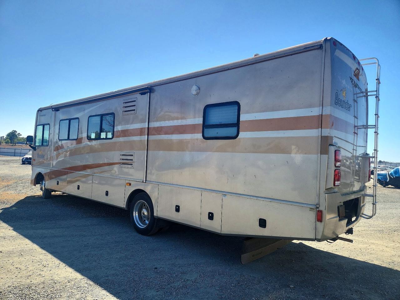 2008 FLEETWOOD BOUNDER RV — Фото 3 из 10